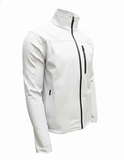  chamarra blanca softshell con cierre frontal negro y cierres negros en las bolsas laterales, con estilo moderno y  urbano
