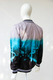 Bomber Gris Azul Negro Stain difuminada